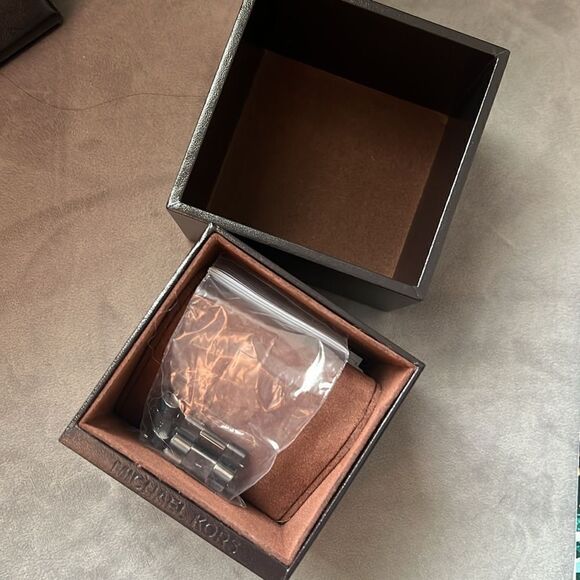 NEW Michael Kors Watch Links - Gunmetal - 5 Links 5 Pins with Large Leather Box - Picture 4 of 5